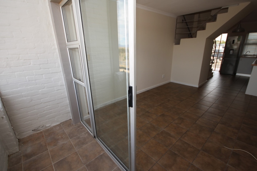 To Let 2 Bedroom Property for Rent in Uitzicht Western Cape